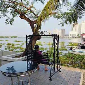 Marina Lounge Guest house